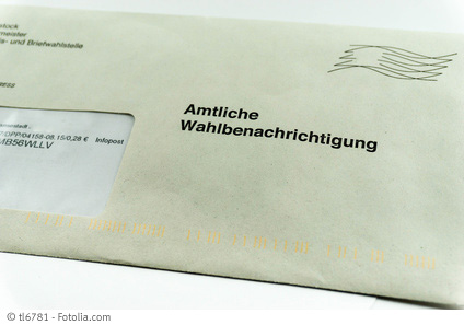 Dieses Foto zeigt einen Brief-Umschlag einer amtlichen Wahl-Benachrichtigung.